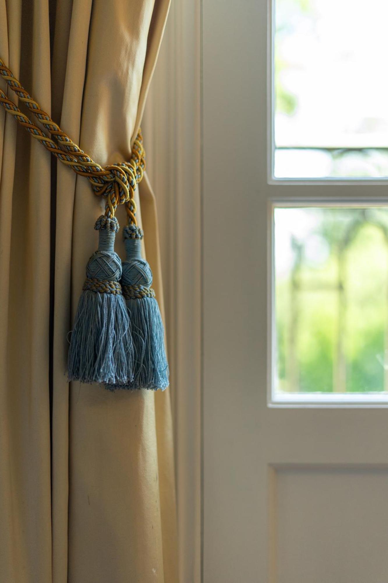 Castel Bois Marie, Maison D'Hotes Montauban Esterno foto A curtain tieback