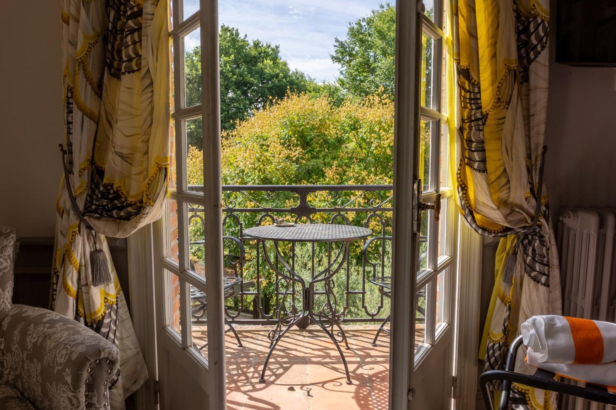 Castel Bois Marie, Maison D'Hotes Montauban Esterno foto A view of the garden from the hotel