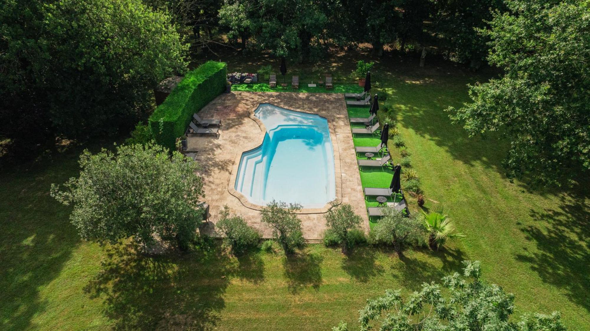Castel Bois Marie, Maison D'Hotes Montauban Esterno foto The swimming pool at the Château de Chambord