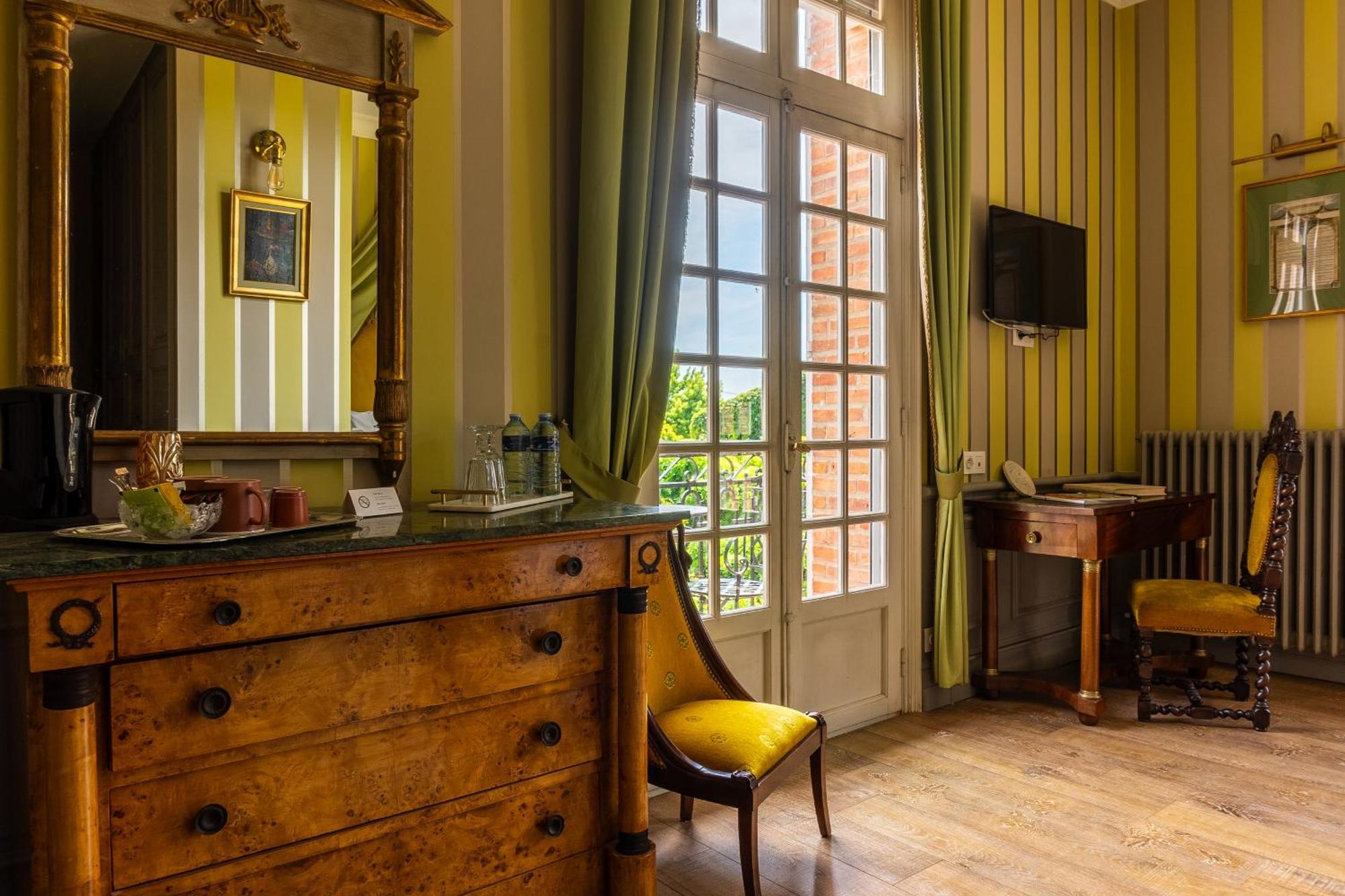 Castel Bois Marie, Maison D'Hotes Montauban Esterno foto A room at the hotel
